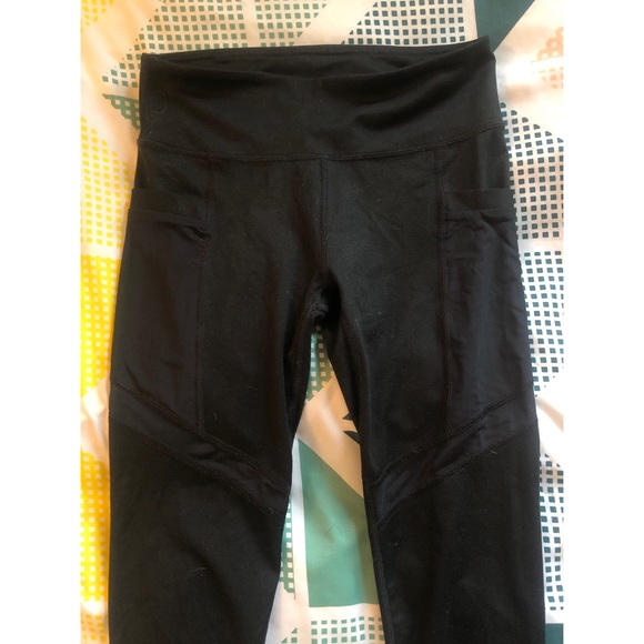 Fabletics 3/4 Black Leggings with Pockets - Picture 2 of 5